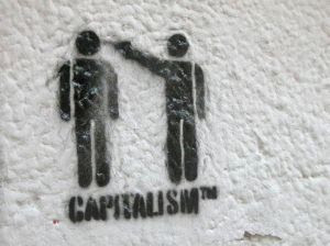 ¿Capitalismo es violencia? - graffiti anarco