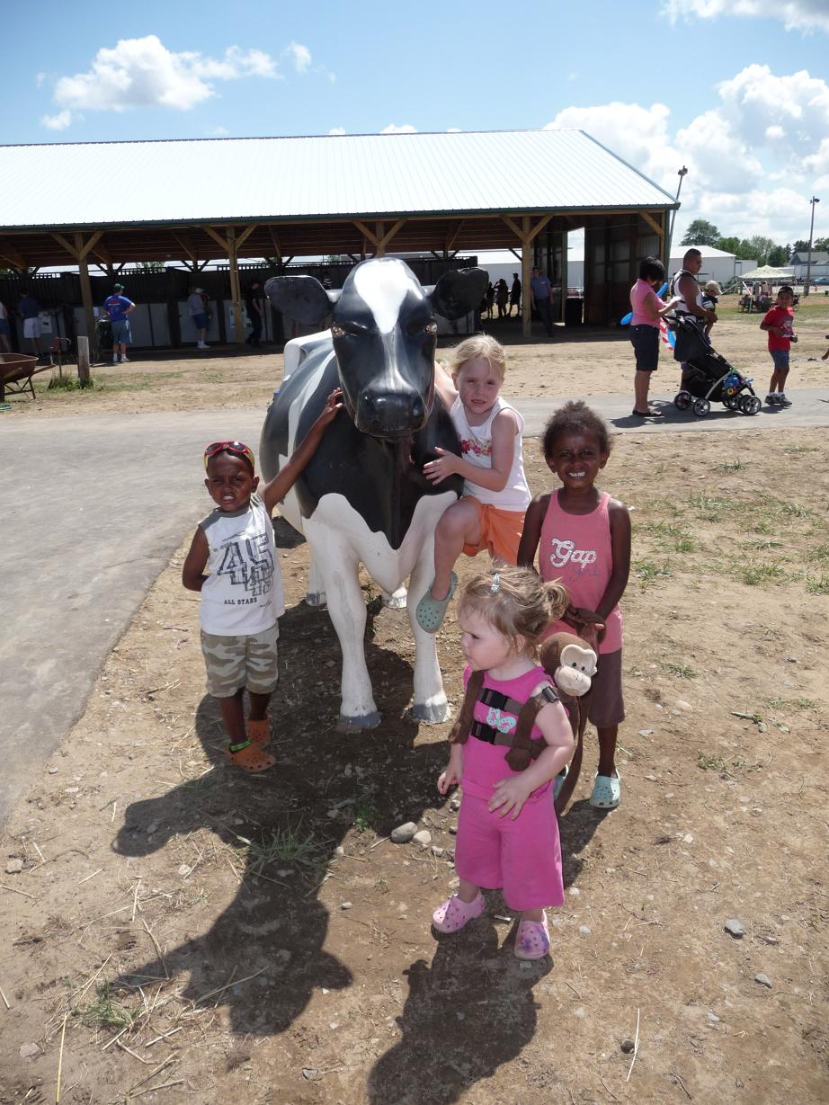 [4+kids+with+a+cow.JPG]