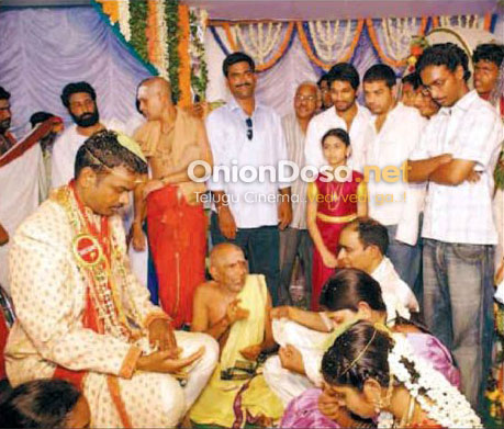 [bommarillu+bhaskar+marriage+photo-1.jpg]