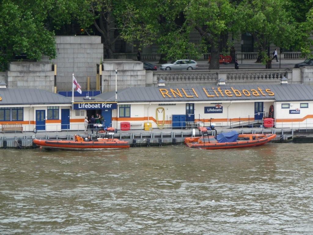 [London+Lifeboat.jpg]