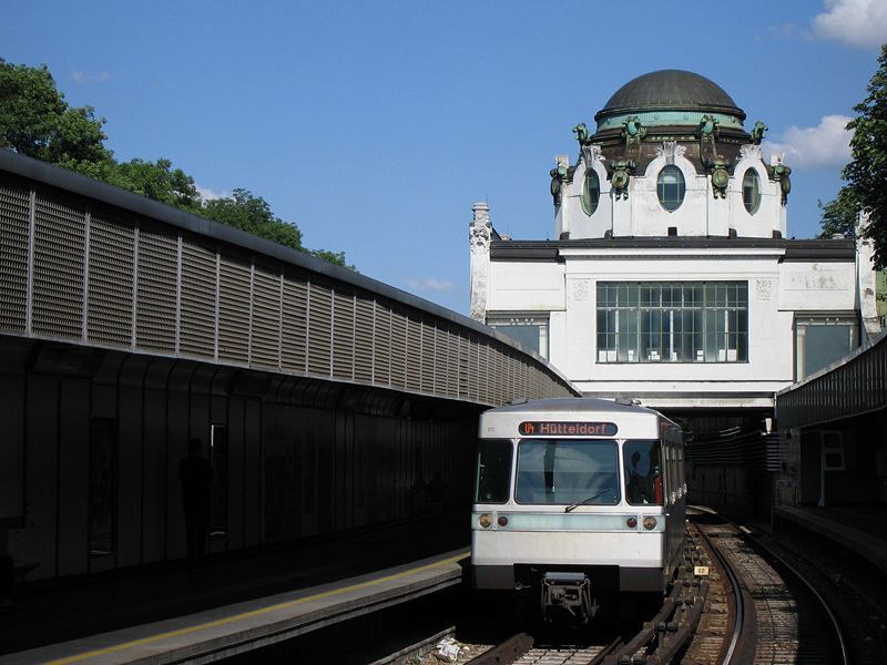 [800px-Vienna_subway_U4_Hietzing_station_with_train.jpg]