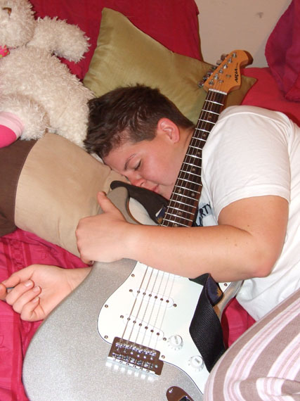 [guitar+bed+partner.jpg]
