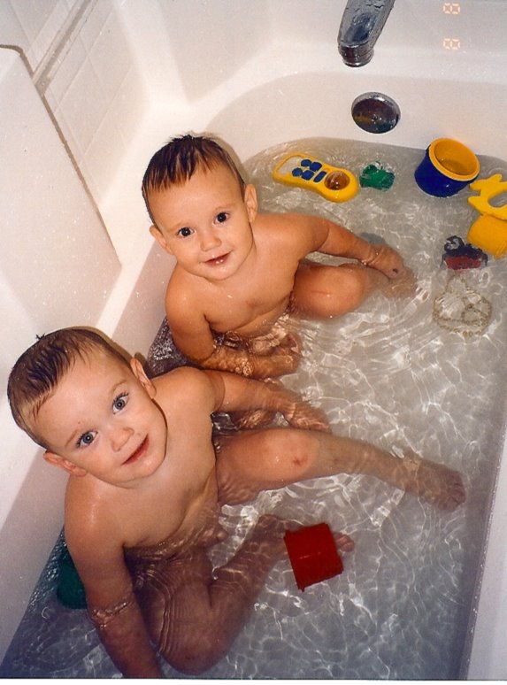 [Boys+bath+Aug+2003.jpg]