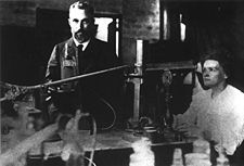 [225px-Pierre_and_Marie_Curie.jpg]