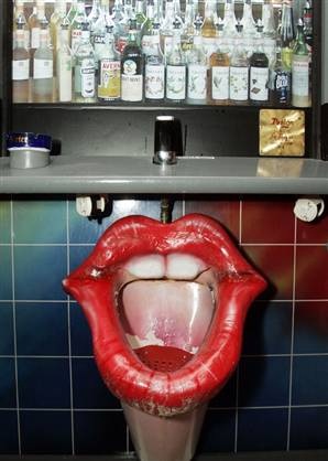 [lips+urinal.jpg]