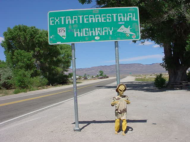 [aliens+famous+Extraterrestrial+Highway+sign.jpg]