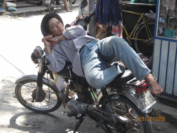 [vietnam+motorcycle+snoozer.jpg]