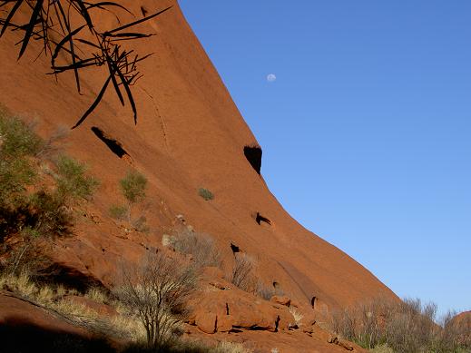 [09_Uluru+Mond.jpg]