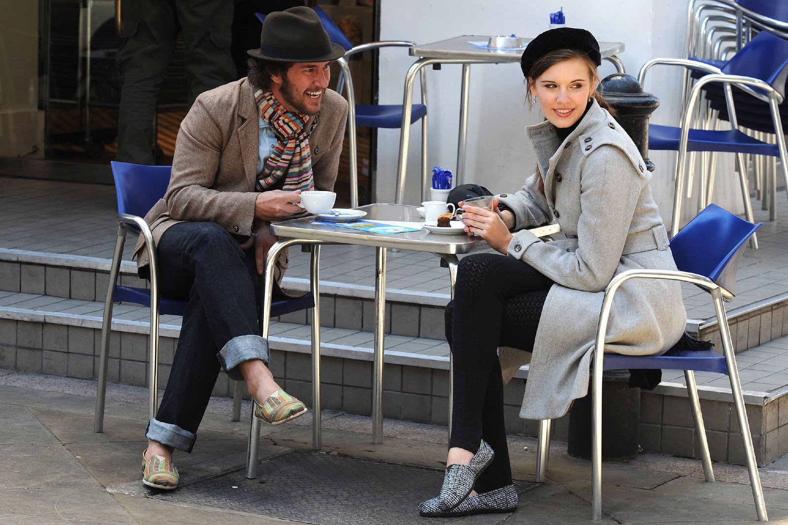 [58421_Celebutopia-Maggie_Grace_enjoys_tea_with_TOMS_shoes_founder_Blake_Mycoskie_in_London-12_122_981lo.jpg]