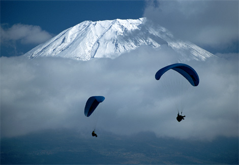 [paragliders-mount-fuji-kasmauski-709294-ga.jpg]