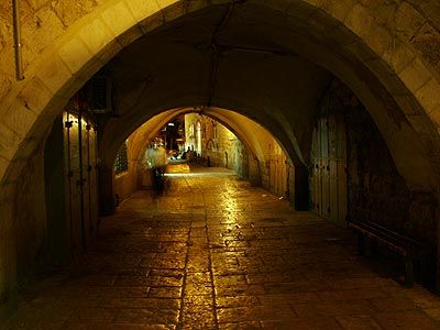 Uma rua da Cidade Velha de Jerusalém