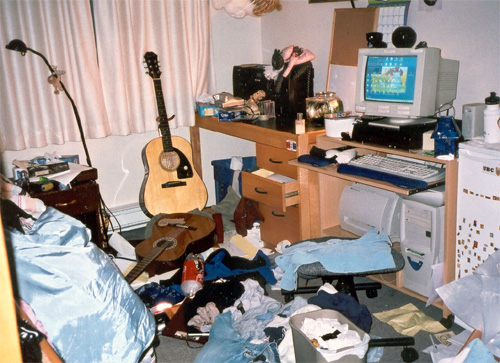 [dorm+room+messy.jpg]
