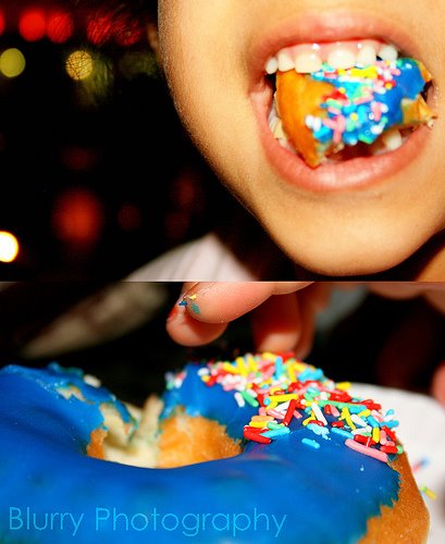[blue+donut.jpg]