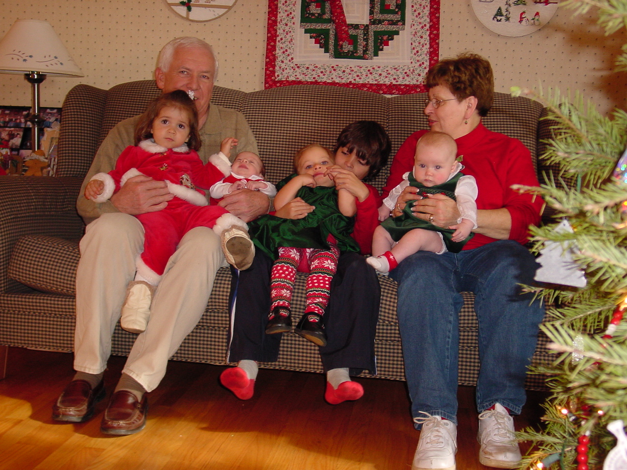 [christmas+2006+cousins+with+Mom+and+Dad.jpg]