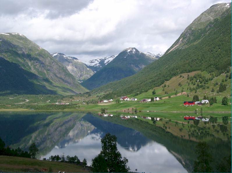 [Norvegia_lago_Loen.jpg]