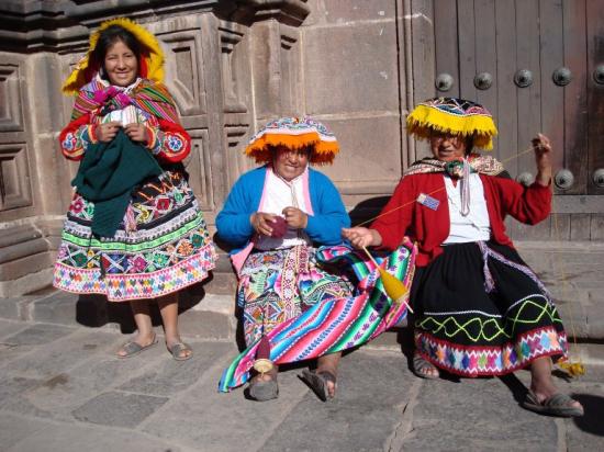 [typical-cuzco-ladies.jpg]