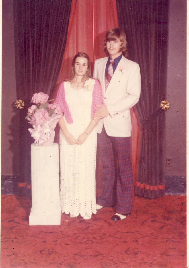 [Carla+&+Mike+Kelly+Sr+Prom+May+1974.JPG]