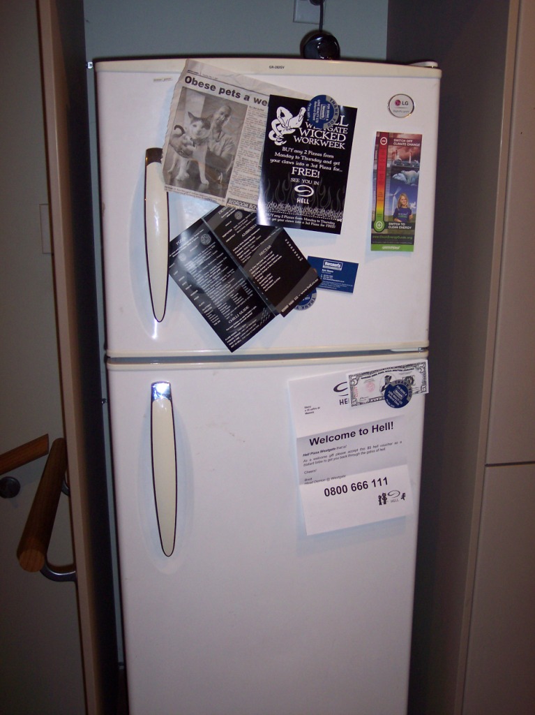 [fridge+outside.JPG]