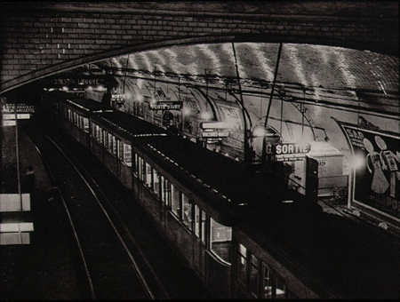 [brassai_palais_royale_station-1933.jpg]