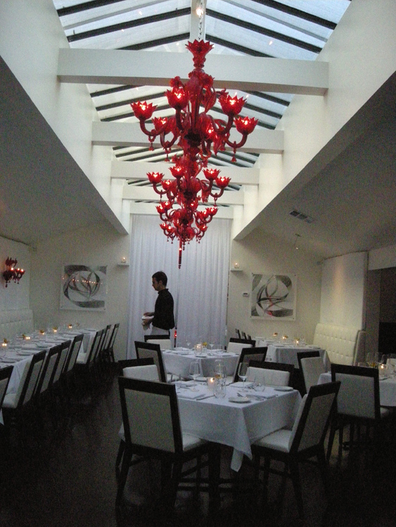 [Murano+-+dining+room+and+waiter.jpg]