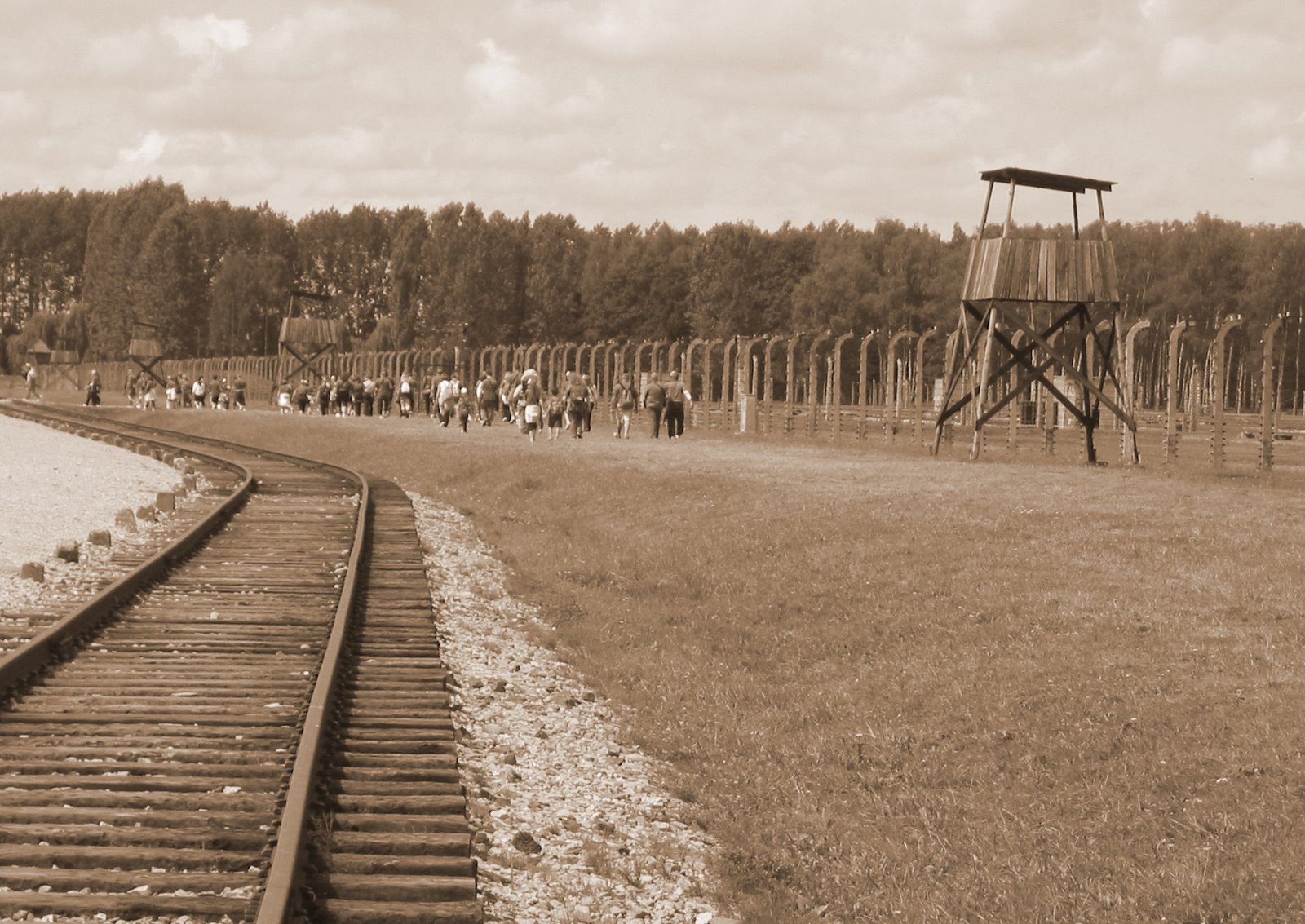 [Auschwitz_Birkenau.jpg]