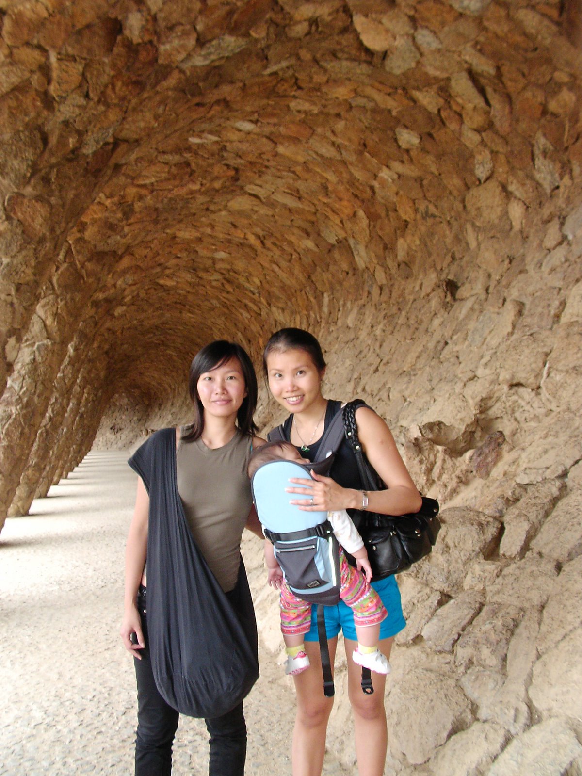 [me+and+fanny+at+parc+guell+1.JPG]