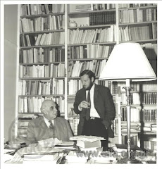 Ο Γιώργος Σεφέρης στο γραφείο του με τον Edmund Keeley Αθήνα 1960