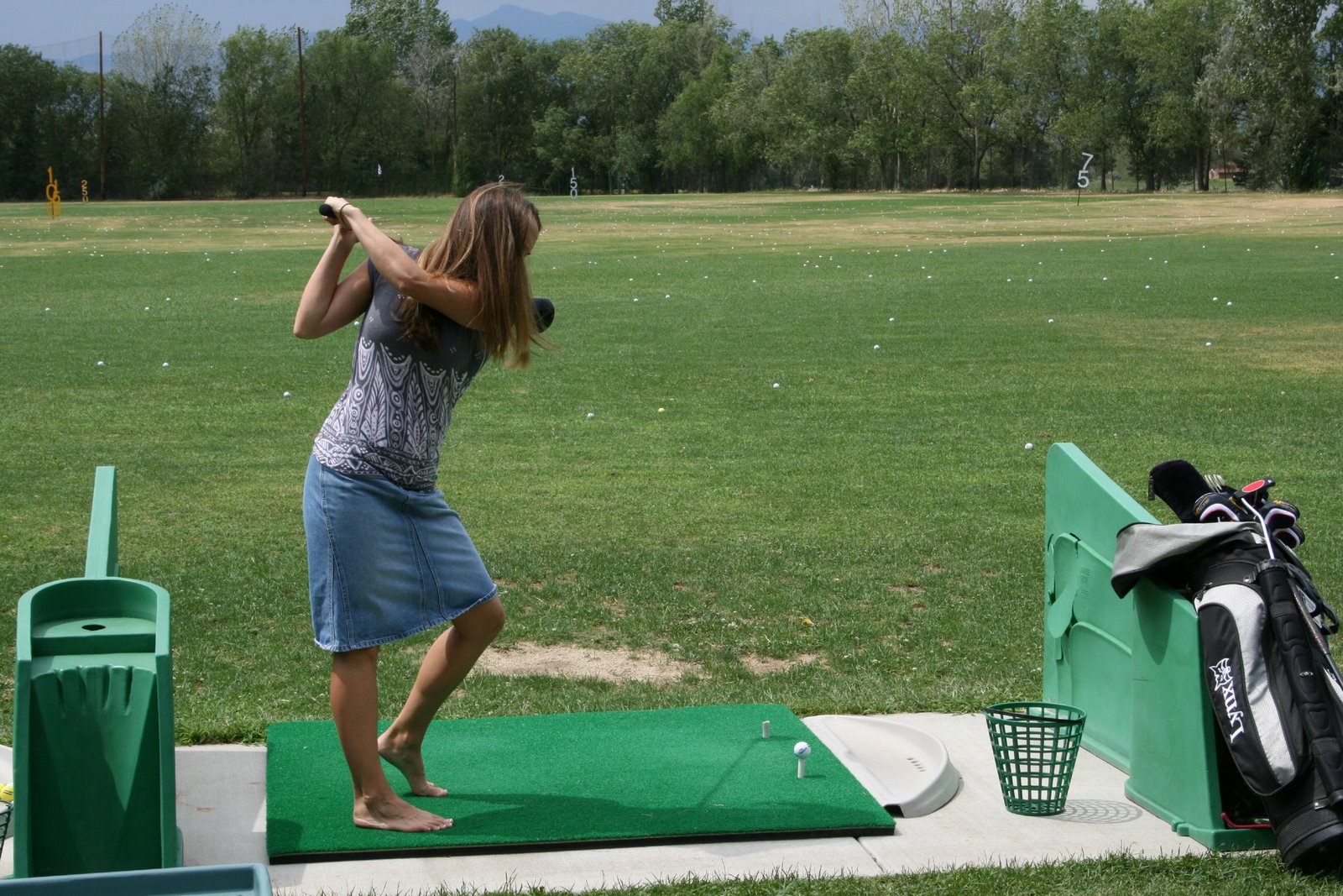 [mom+golfing.jpg]