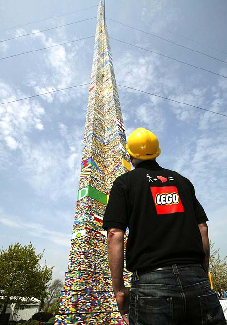 [World-tallest-LEGO.jpg]