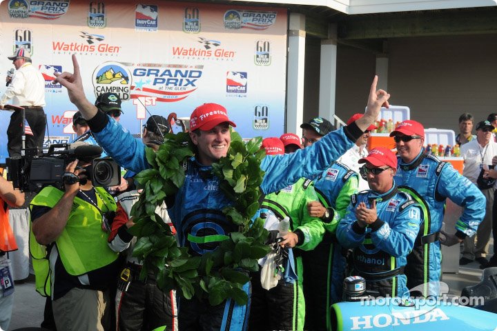 [indycar-2008-wg-as-0178+-+Victory+lane+-+race+winner+Ryan+Hunter-Reay+celebrates.jpg]