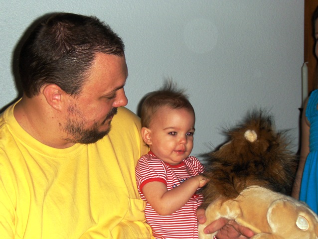 [Lili+with+Aslan+the+lion.jpg]