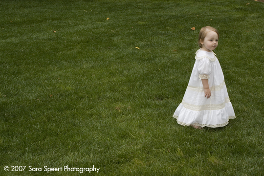 [girl+in+white+dress+in+grass.jpg]