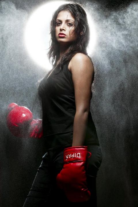[Sindhu-Menon-in-boxing-gloves.jpg]