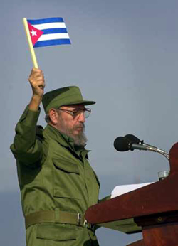 [Fidel+con+bandera.jpg]