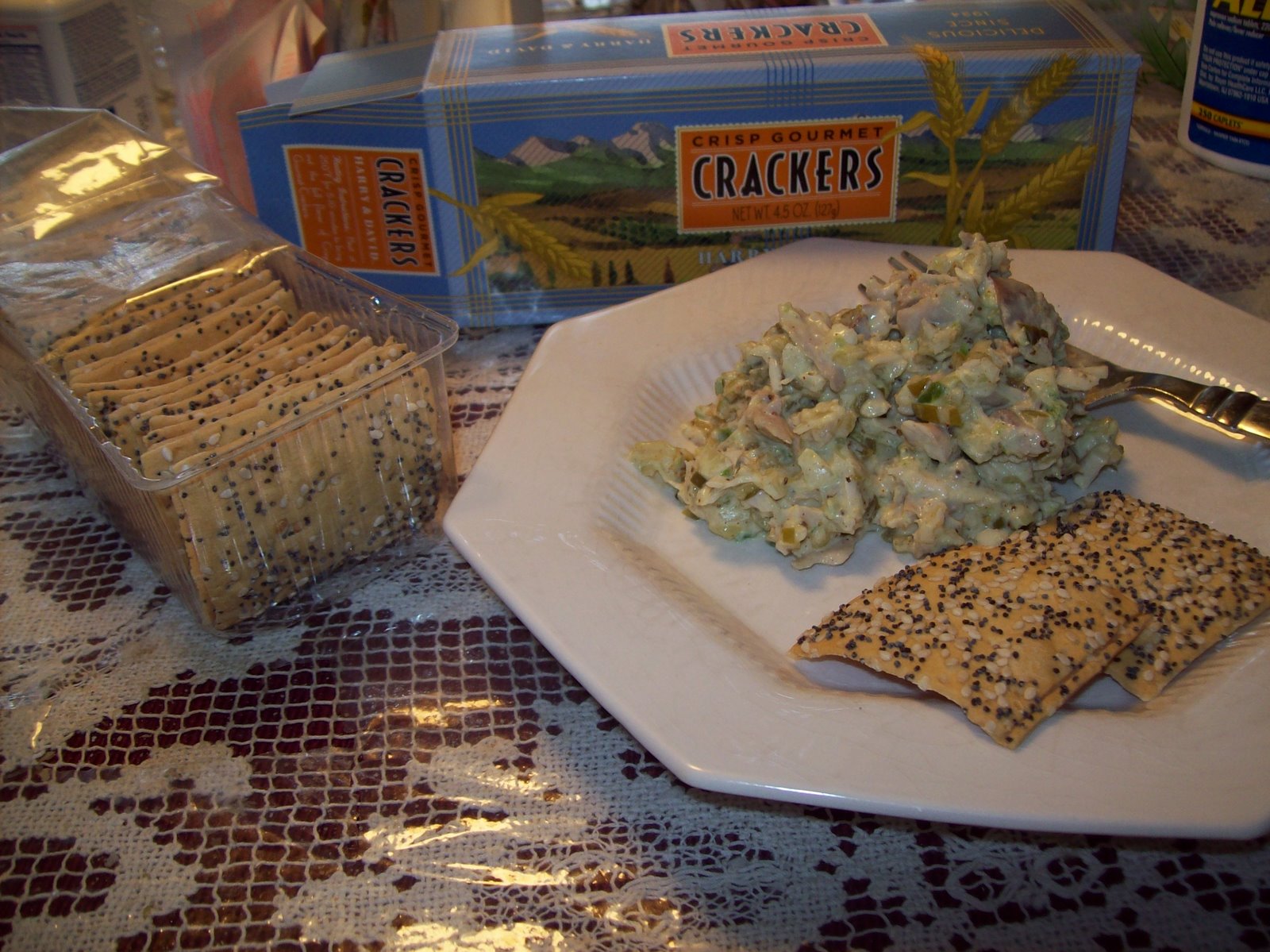 [salad+with+gift+crackers.jpg]