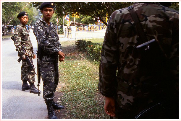 [three+soldiers+at+yala+funeral+new+scan.jpg]
