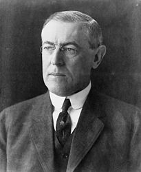 [205px-President_Woodrow_Wilson_portrait_December_2_1912.jpg]