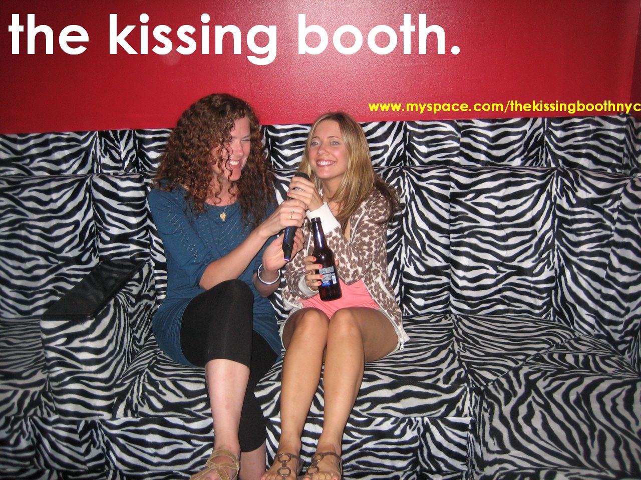 [the+kissing+booth+2007.JPG]