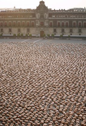 Spencer Tunik photograhy, Thousands of naked volunteers posed in Mexico City (Reuters: Daniel Aguilar)