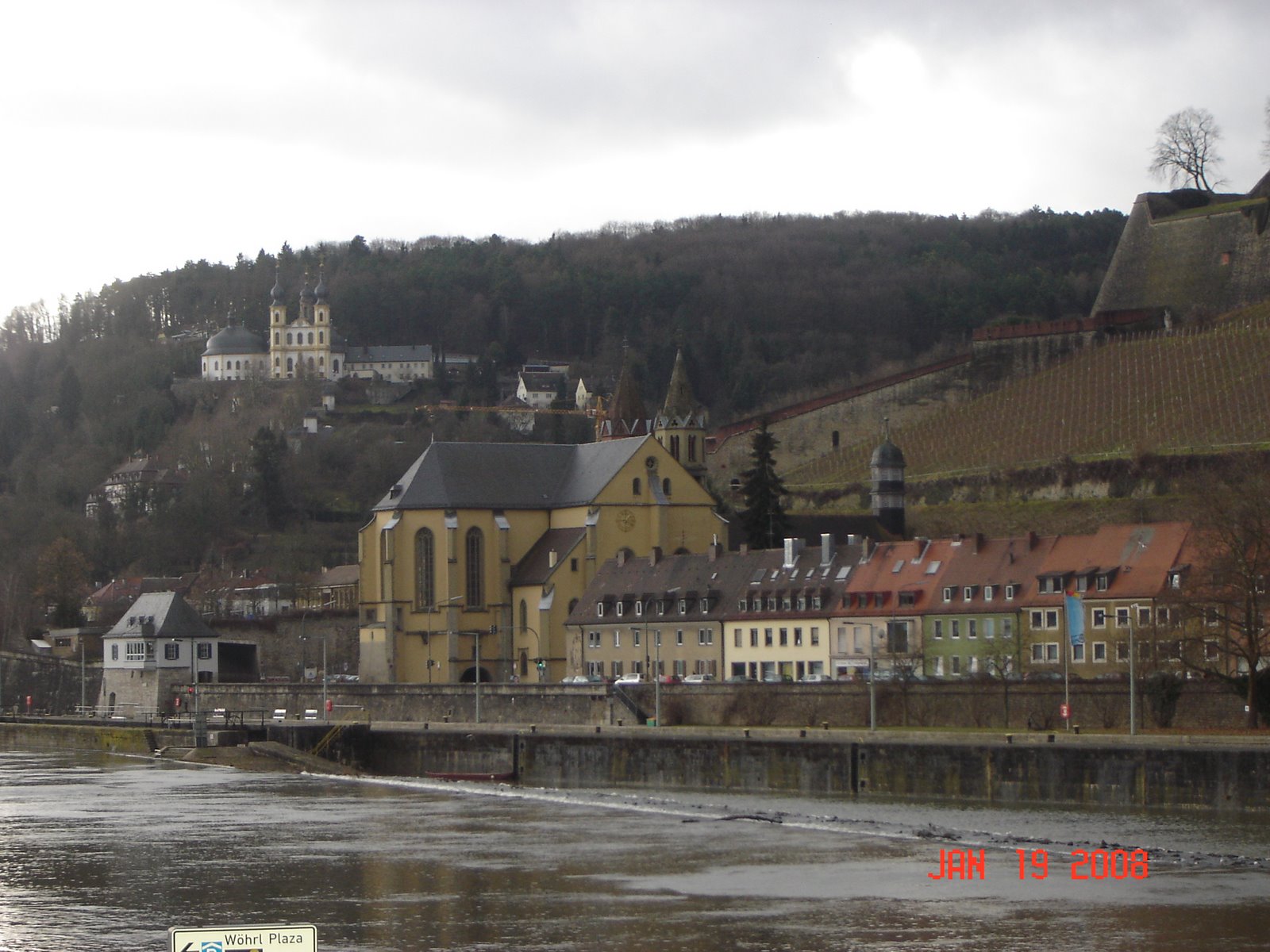 [Another+castle+on+the+hill+over+Wuerzburg.JPG]