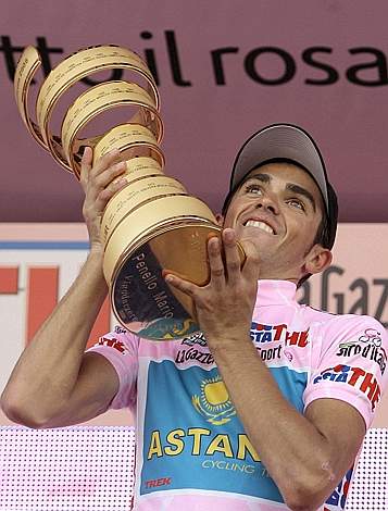 [Contador_Alz_Trofeo_Giro2008.JPG]