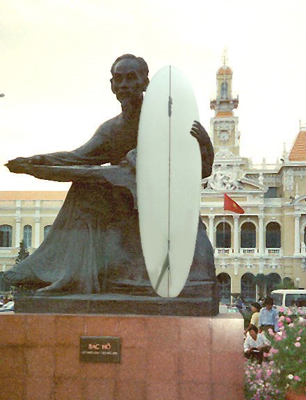 [Hull+Chi+Minh+statue.jpg]