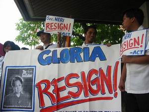 [gloria+resign.jpg]
