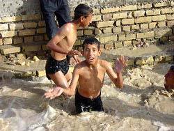 [iraq+kids+in+water.jpg]