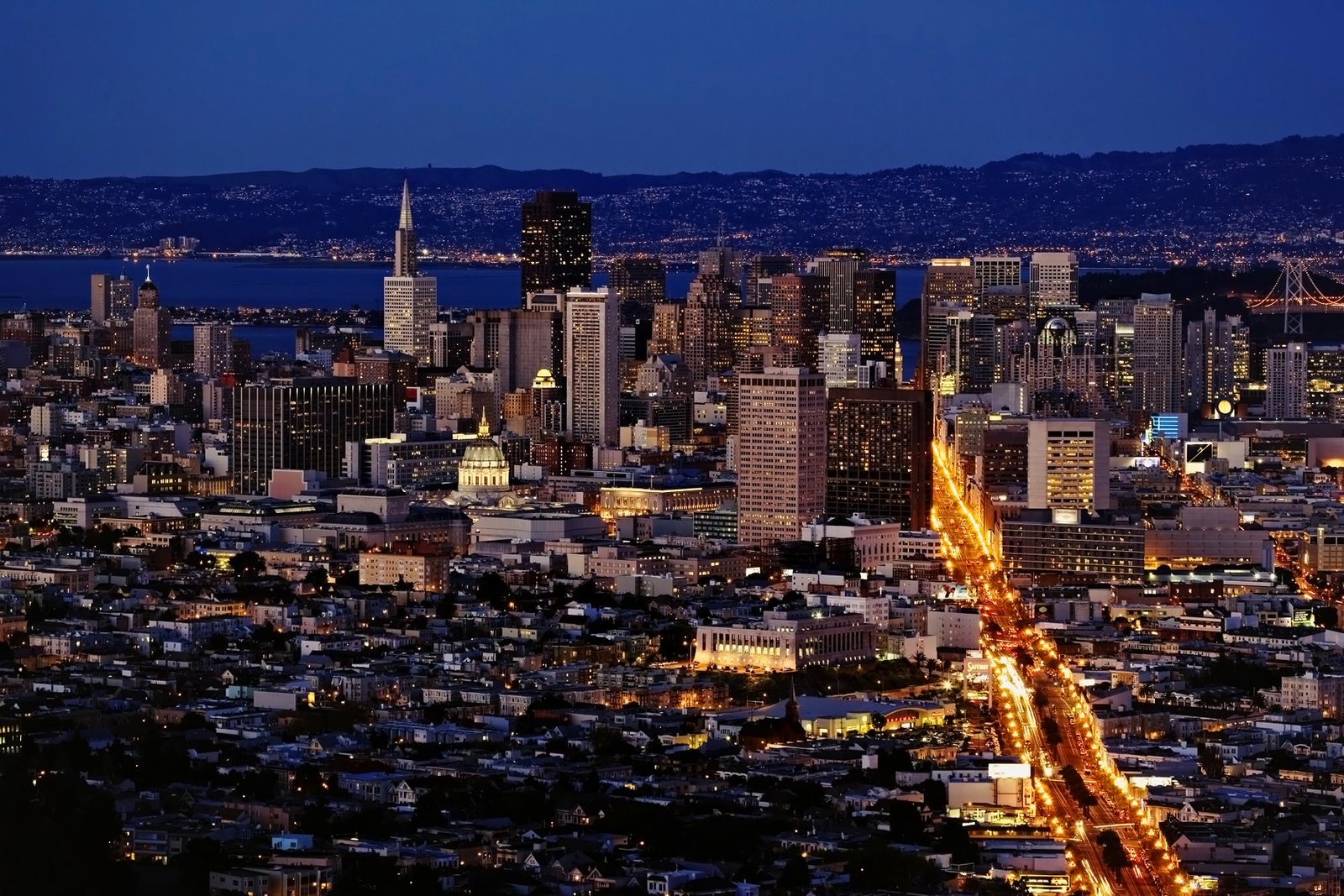 [San-Francisco-Night-Skyline.jpg]