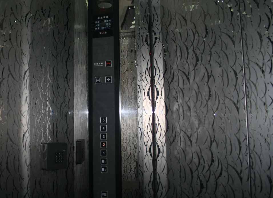 [Inside+elevator.jpg]