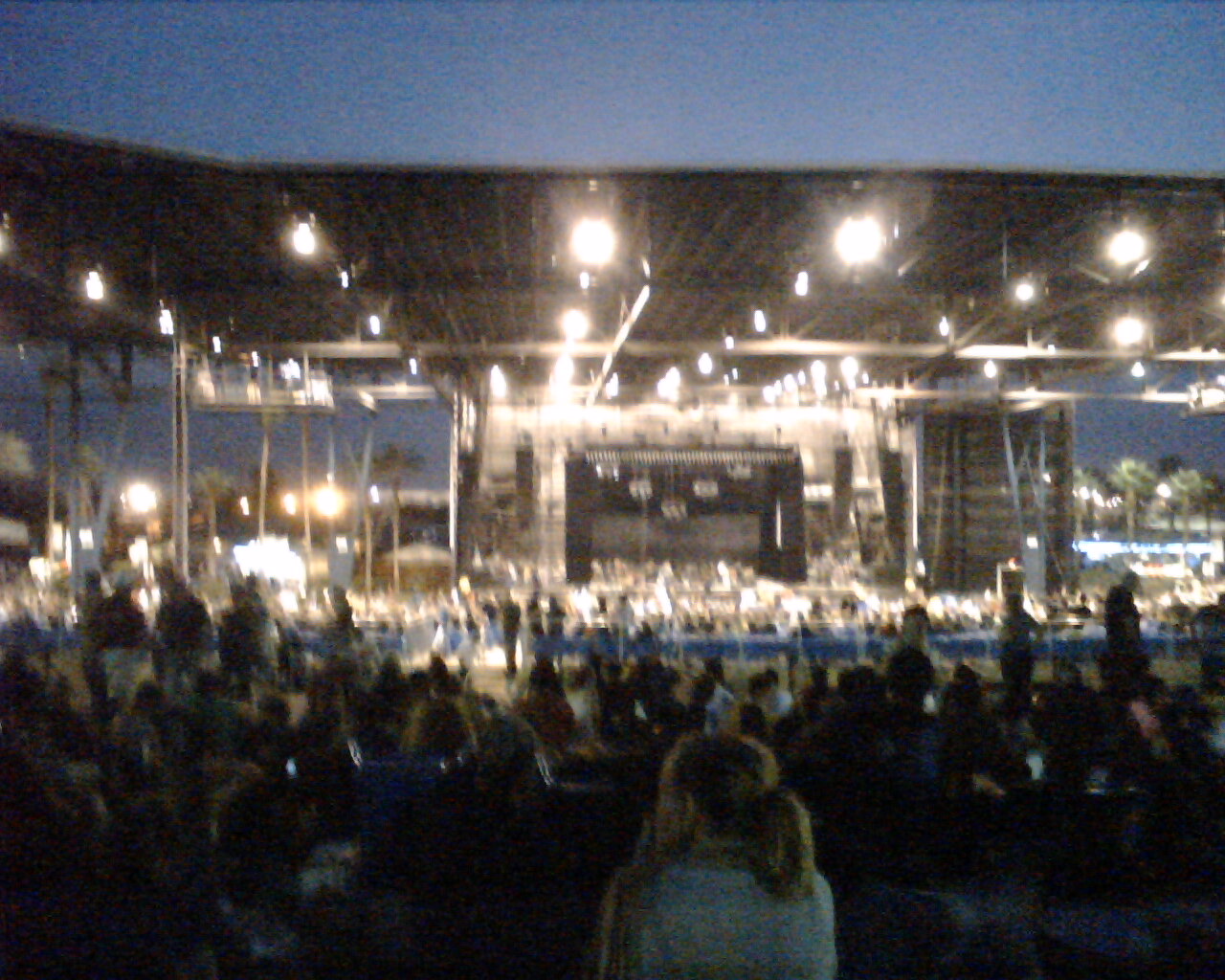 [radiohead+stage+before+show+0508]