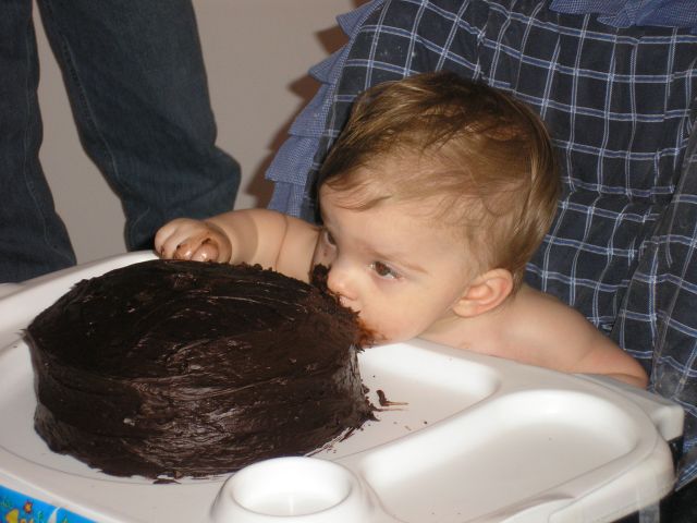 [Ryan+Eating+Cake.jpg]