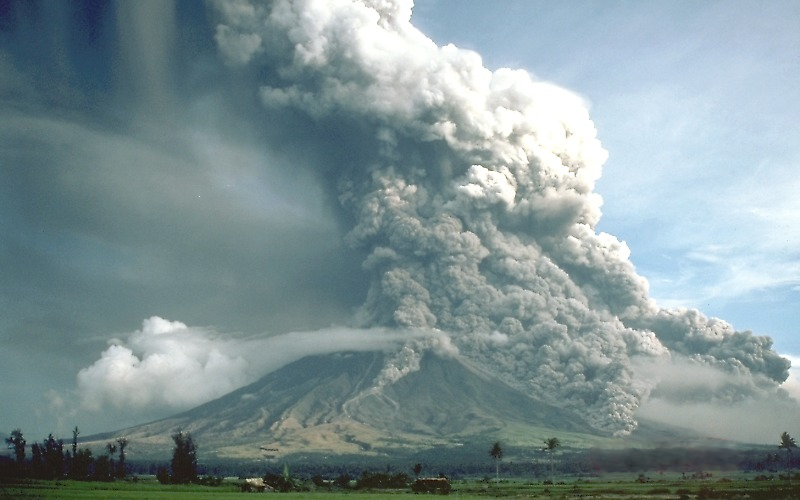 [20061003143643Pyroclastic_flows_at_Mayon_Volcano.png]