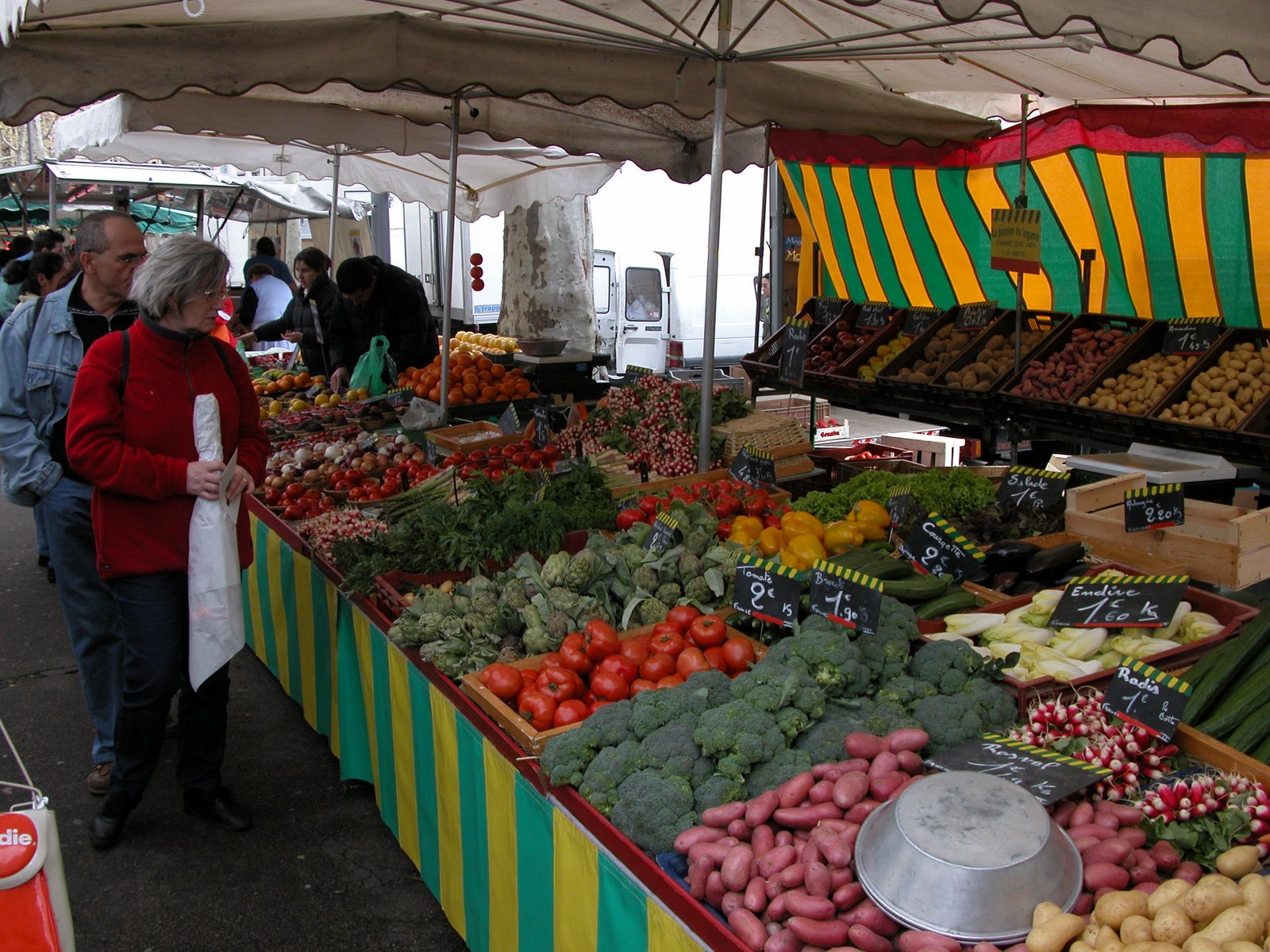 [market+on+Sunday+Vegetables.JPG]